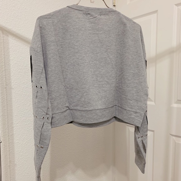 Slit Detail, Cropped Sweater - Picture 6 of 6